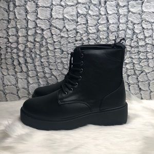 Combat boots
